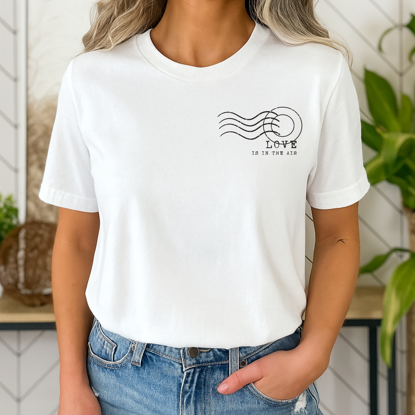 T-shirt - Love Is In The Air