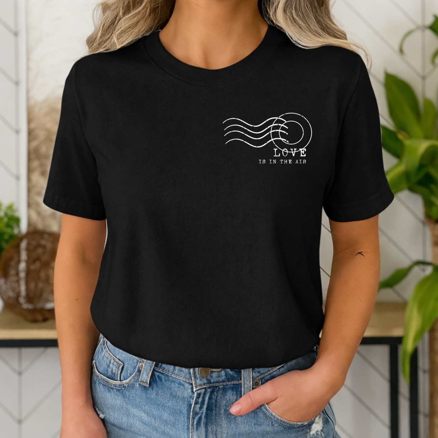 T-shirt - Love Is In The Air